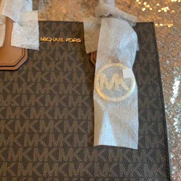 Michael Kors Mercer Medium Messenger Brown NEW - Picture 12 of 12